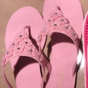 🩴 Pink Nine West Flip-Flops 🩴